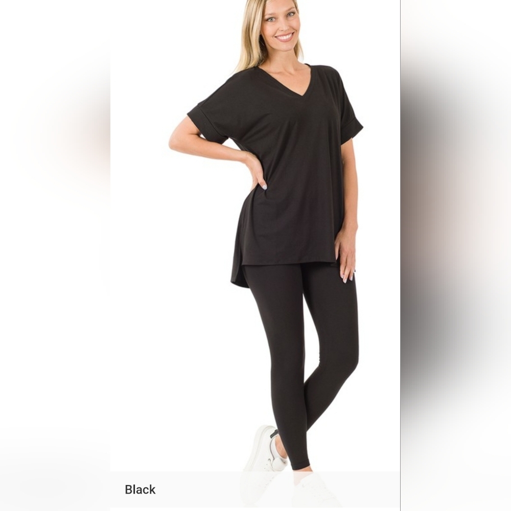 Zenana Outfitters Black V-Neck Short Sleeve Top